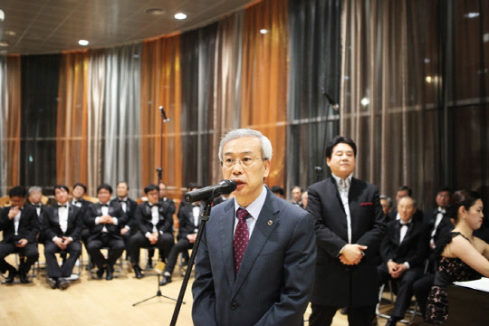 황준성 총장은 "오늘의 숭실대학교를 있게 한 아름다운 숭실인, 故 김형남 이사장님을 추모하는 음악제가 열려 기쁘다"며 "평생 숭실을 섬기고, 하나님을 사랑했던 김형남 이사장님의 뜻처럼 하나님께 영광 돌리며 민족에게 꿈과 희망을 주는 숭실대학교가 되길 바란다"고 축사했다. 숭실대 제공